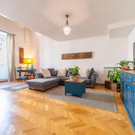 Natoli Apartment *