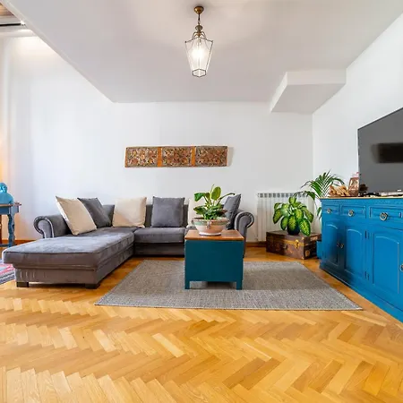 Natoli Apartment *